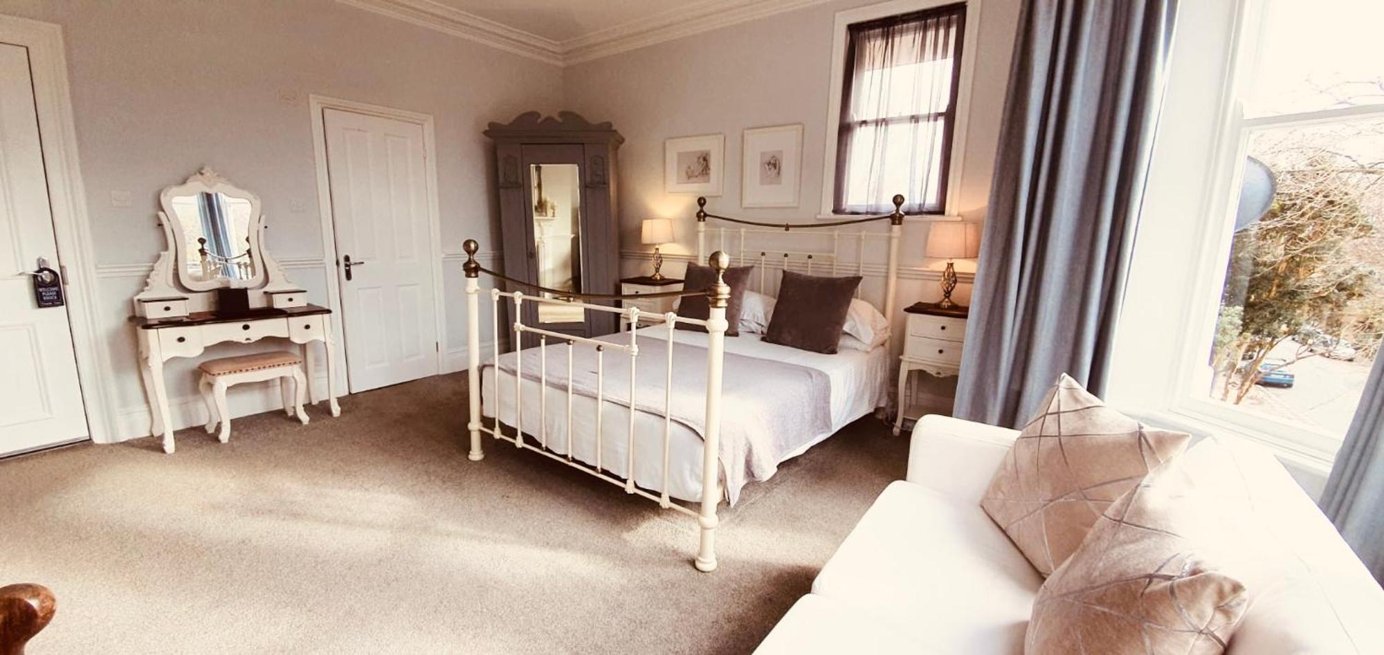 Holbein House 3*